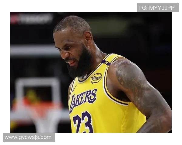 勒布朗-詹姆斯与湖人队续约5年：队友期待继续跟随他征战